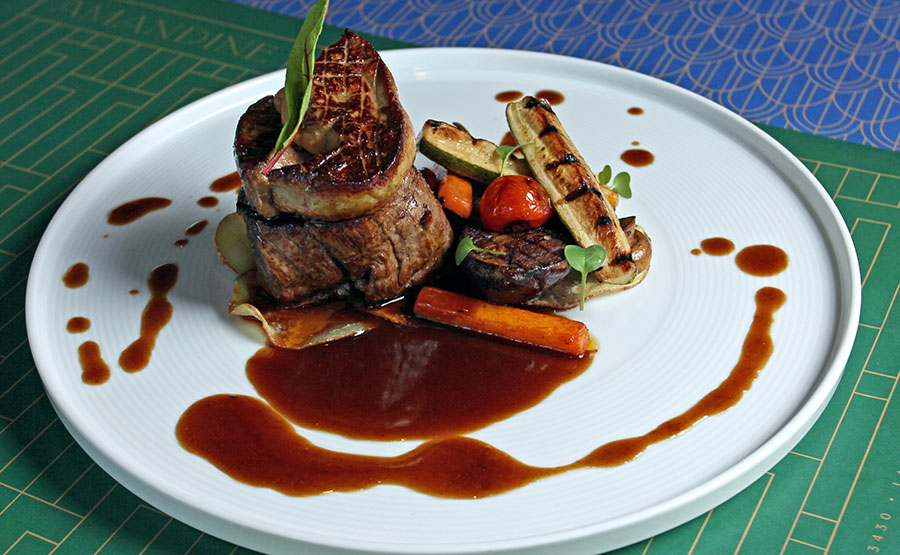 Tournedos Rossini y salsa demi-glace de trufas  - Amandine Bistro Hyatt Centric