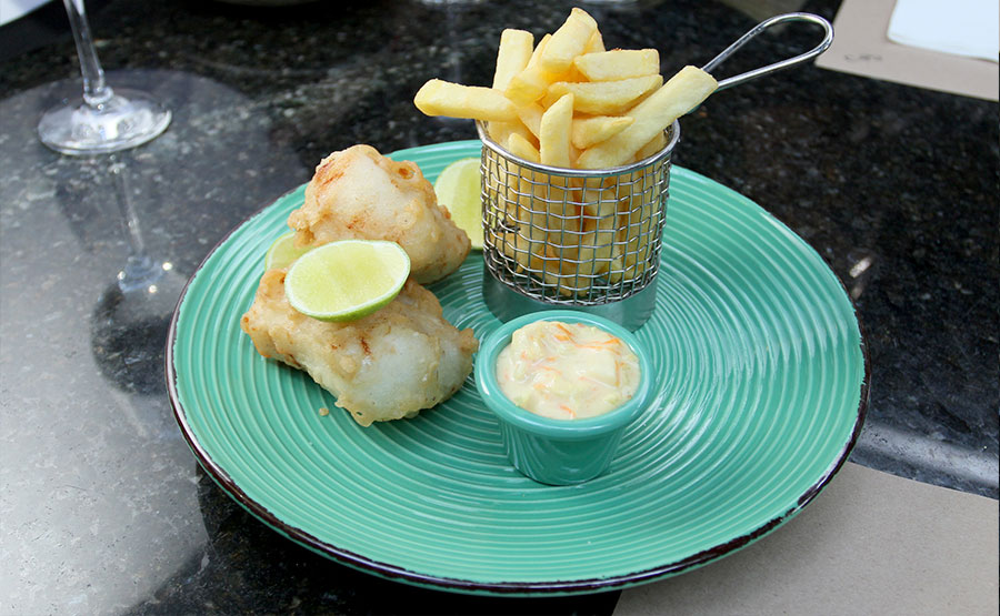 Fish and chips de congrio frito - Jardn Secreto - Vitacura