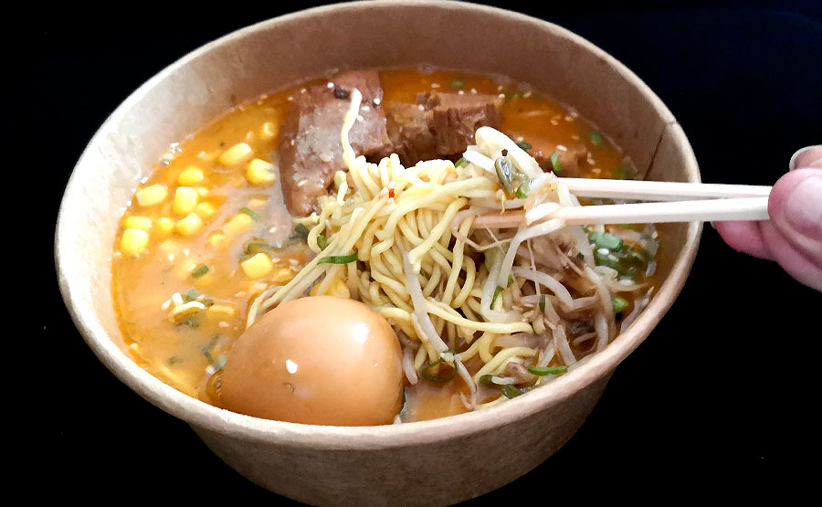 Kakuni ramen, con bife de lomo de cerdo - Ootoya