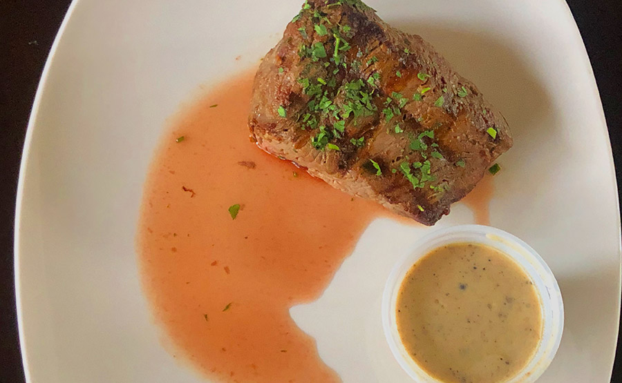 Filete de vacuno grillado con salsa a la pimienta - Le Bistrot de Gaetan