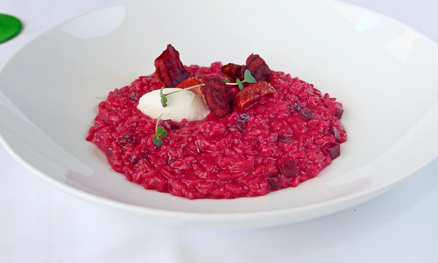 Risotto alla Barbabietola, con frutilla y betarraga