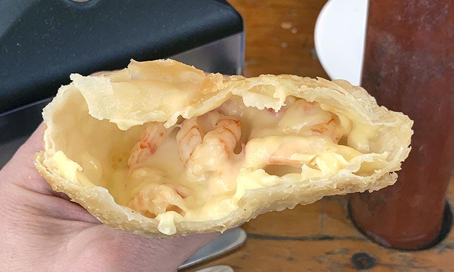 Tentadora Empanada frita de queso y camarn - El Hoyo Maitencillo