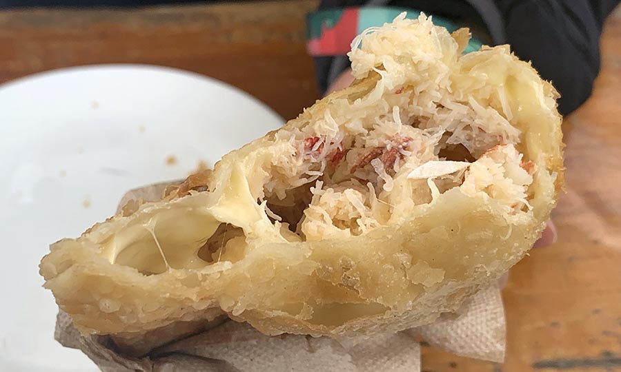 Golosa Empanada frita de queso y jaiba - El Hoyo Maitencillo