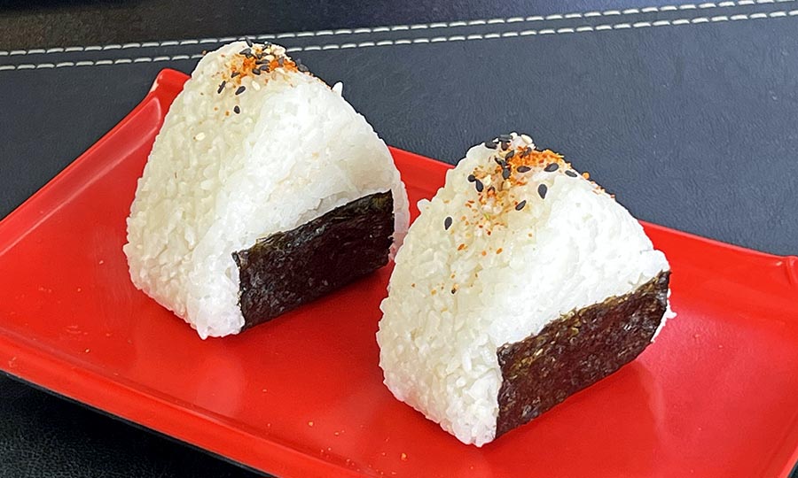 Onigiri con salmón (Onigiri Yaki) - Kichiro San