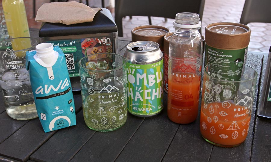 Lquidos: Kombucha cedrn, Jugo Primal y Awa - VGN Vegan Sushi (Cantagallo)