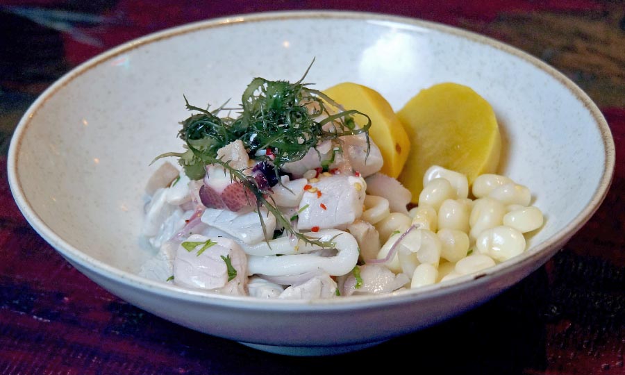 Ceviche mixto con pescado y mariscos