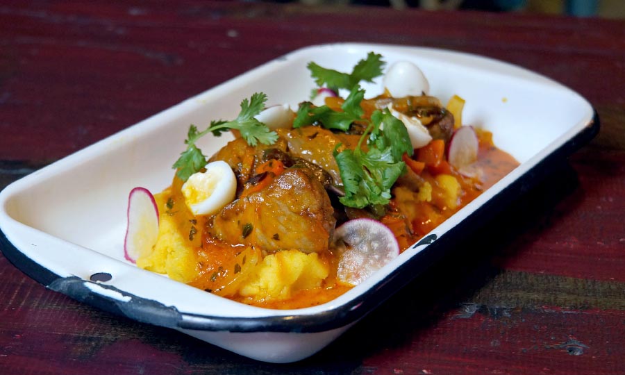 Escabeche de pesca del día con causa limeña
