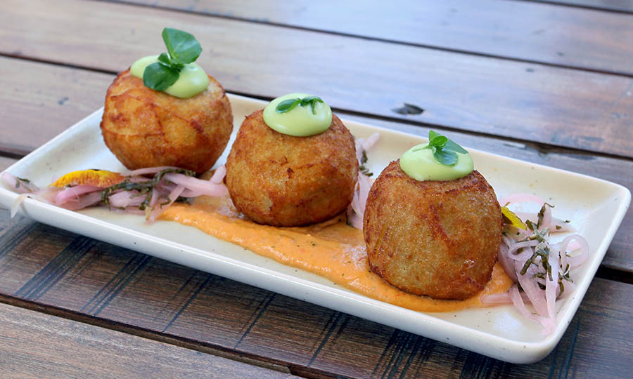 Croquetas de pollo satay