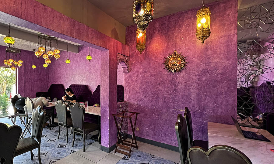 El saln interior de Rishtedar La Reina