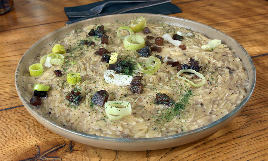 Orzo, pasta con setas y trufa