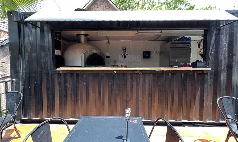 Nascosto, el puesto de Pizzas dentro de Oculto Beergarden - Oculto Beergarden