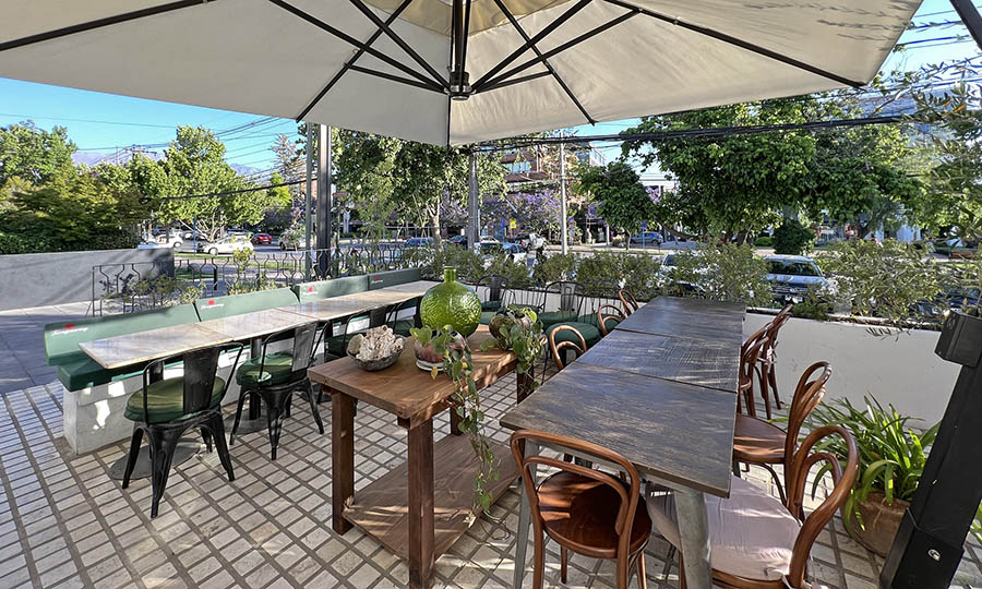 Terraza del restaurante La Mesa 