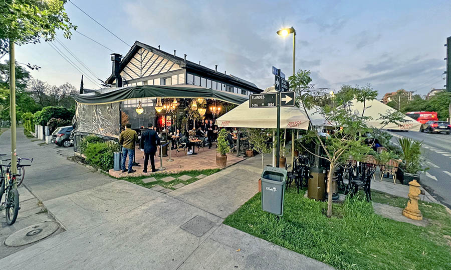 Fachada del Bar La Providencia en Av. Isabel La Catlica