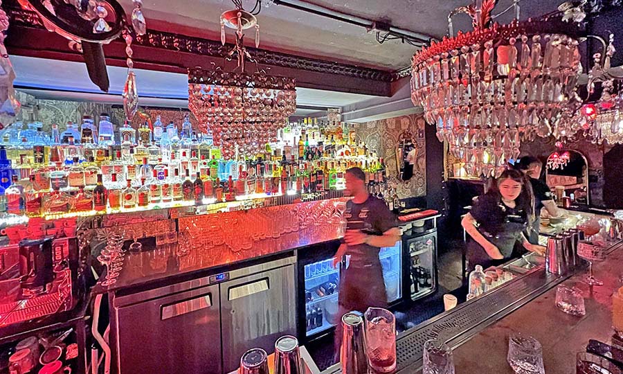 La protagonista y dinmica barra del Bar La Providencia - Bar La Providencia