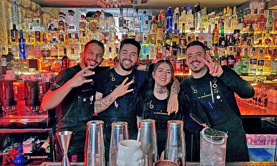 El equipo de barra  - Bar La Providencia
