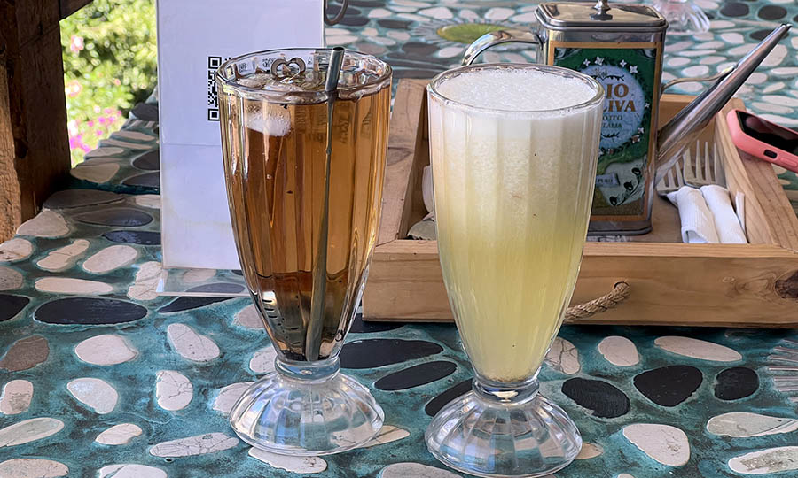 Un reconfortante t helado y jugo de fruta natural - Colores de Pisco