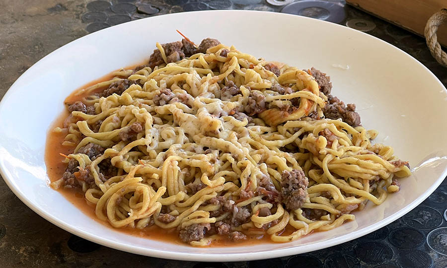 Memorables Spaguetti casero al huevo con salsa de carne - Colores de Pisco