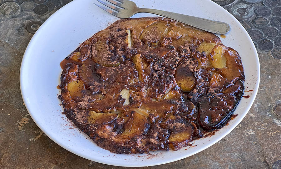 Tarta de manzana, la especialidad de la casa a la minuta. Imperdible - Colores de Pisco