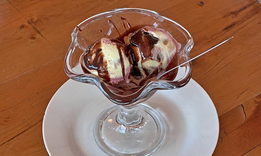 Helado casata de postre - El Pinguino Punta de Choros