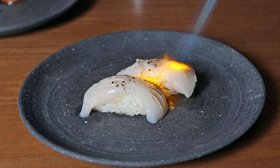 Sashimi Hotate Truffle - Osaka Santiago - Hotel Noi