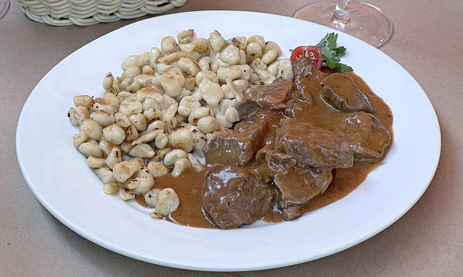 Goulasch a la Hngara con Sptzle