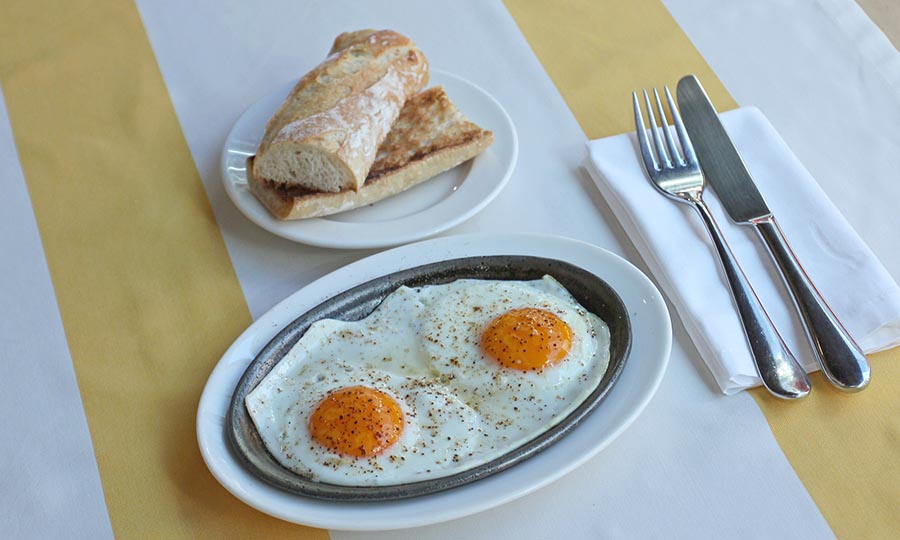 Huevos fritos con merkén Restaurante Aligot Fotos de Platos