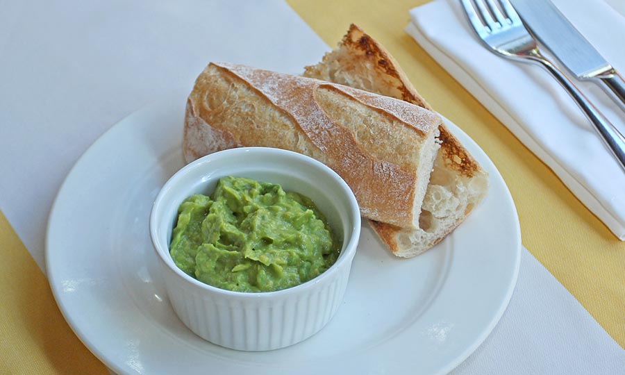 Palta con tostadas de baguette