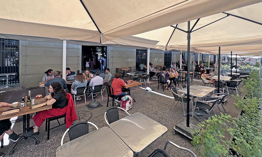 Terraza de Comedor Central con vista a la Plaza de Armas - Comedor Central