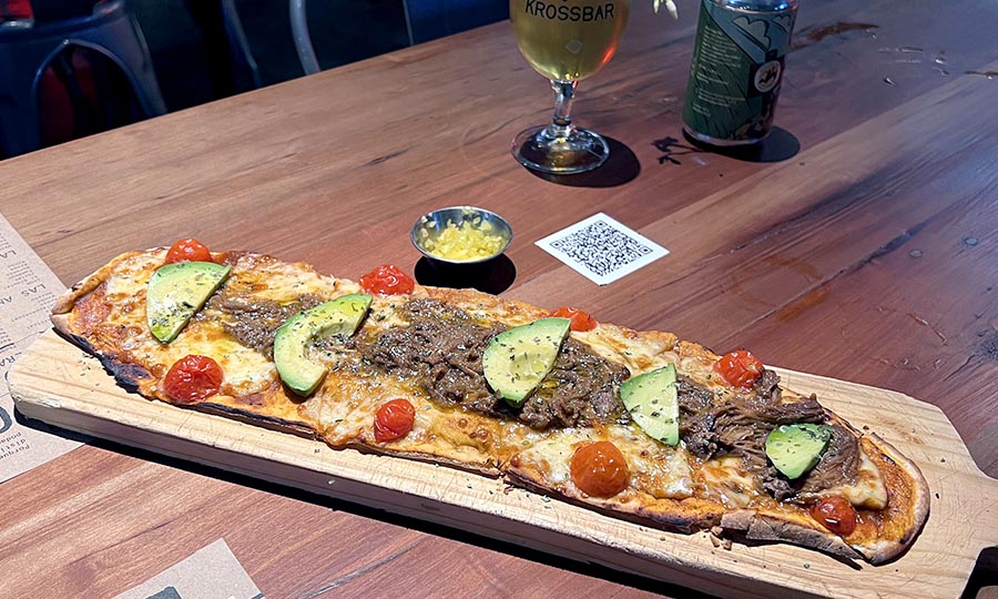Pizzeta de mechada con palta