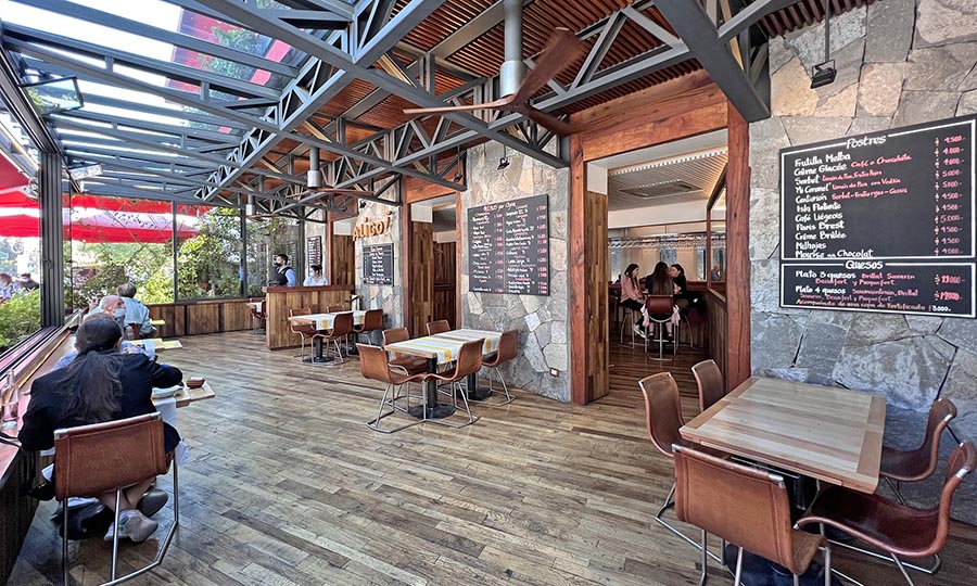 Terraza cubierta y climatizada con vista a Isidora Restaurante Aligot Fotos del Lugar