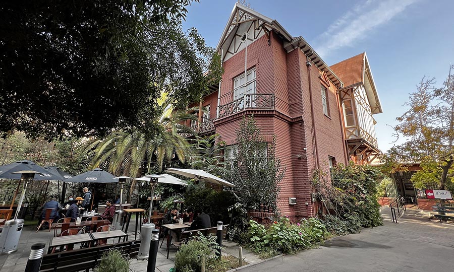 La hermosa casa estilo patrimonial que alberga la trattoria