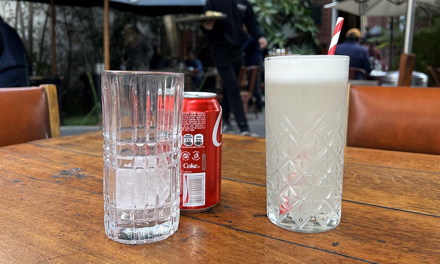 Una bebida bien servida y una limonada al deve