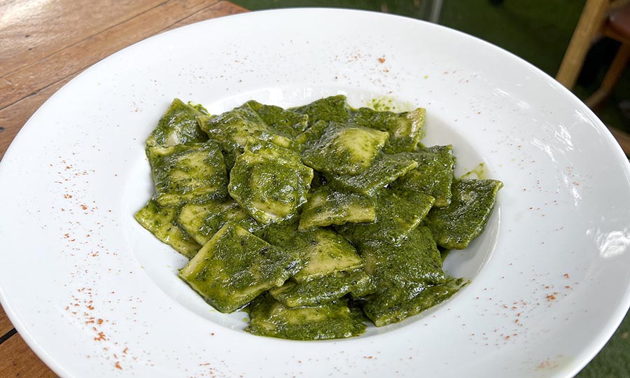 Ravioles de espinaca con pesto - Da Franco L Umanitaria