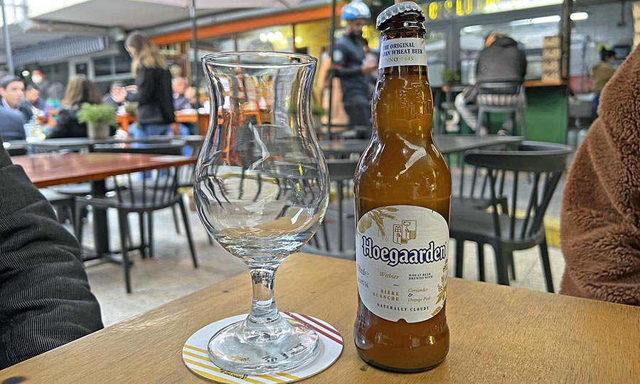 Cerveza Hoegaarden en botella