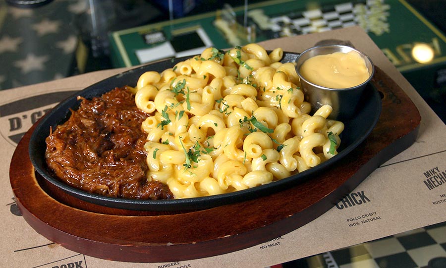 Su famoso Mac and cheese con pulled pork