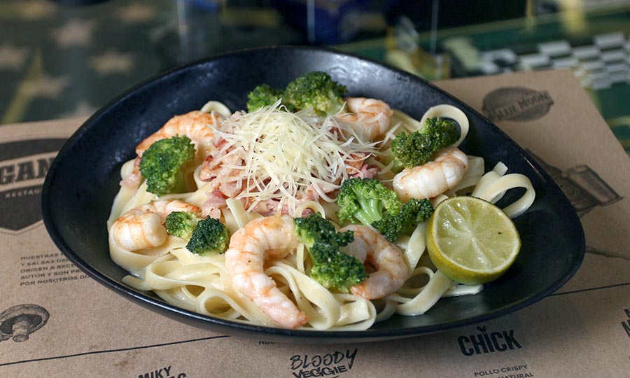 Fettuccine shrimp and bacon - D Gang Restaurante