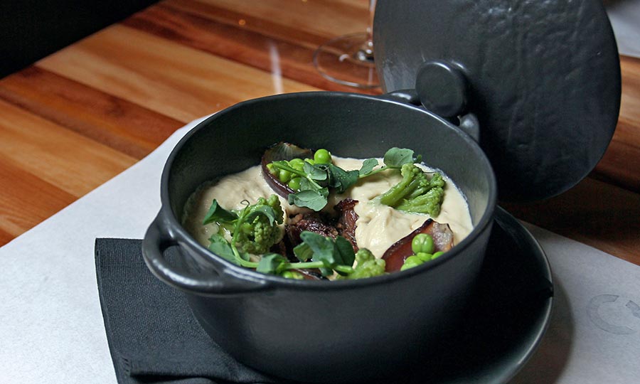 Lengua con pur de coliflor - Cora Bistr