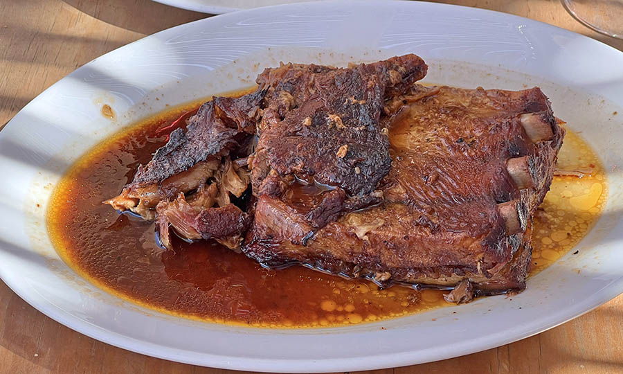 Costillar al horno de barro