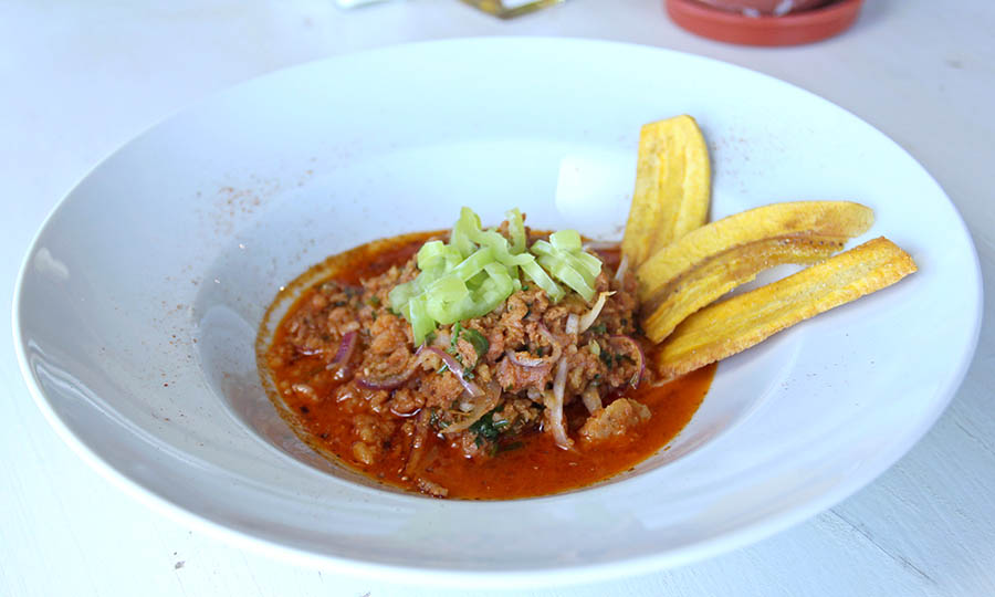 Ceviche tibio de longaniza ahumada y cocida