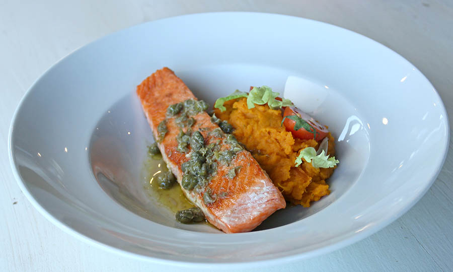 Salmón sobre puré de zapallo
