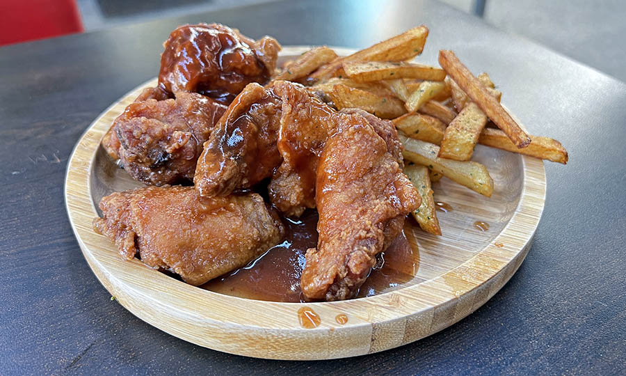 Alitas de pollo con salsa bfalo