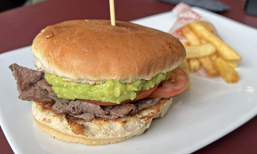 Un Churrasco tomate mayo - Bierstube - Club Manquehue