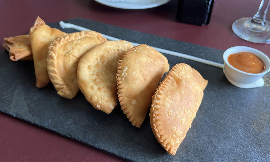 Surtido de empanadas fritas - Bierstube - Club Manquehue