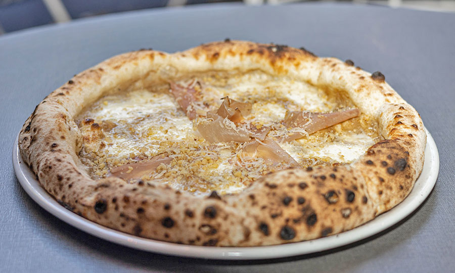 Pizza Affumicata (ahumada) - Sicily Pizzera Moderna & Bar