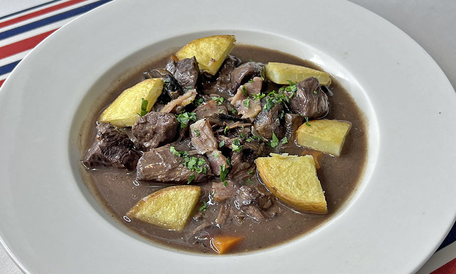 Boeuf Bourguignon con papas confitadas