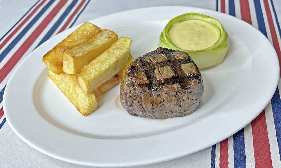 Medalln de Filete Barnaise y papas Pont Neuf