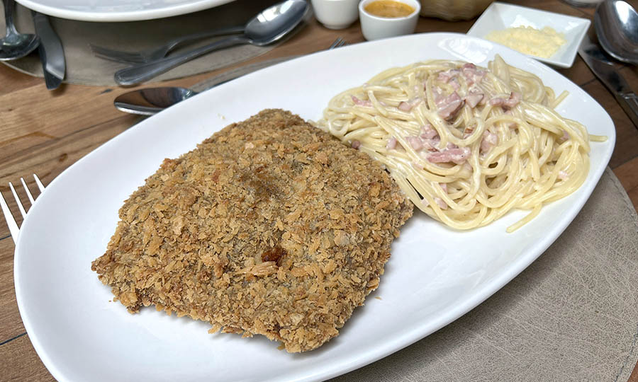 Crocante y generosa milanesa rellena