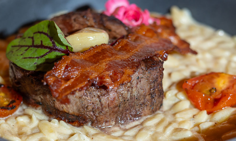 Filete con orzo al roquefort - Los Canallas