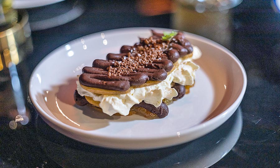 Postre de chocolate en tostadas