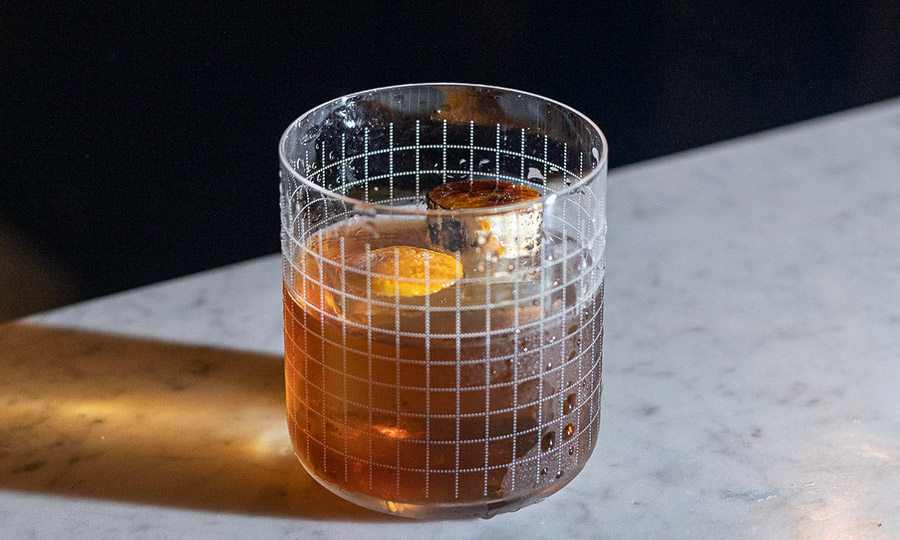 Cóctel de autor Banana Rum Old Fashion